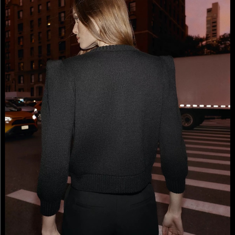 Zara limited edition minimalist cardigan with marked shoulder & gold button - Picture 6 of 12